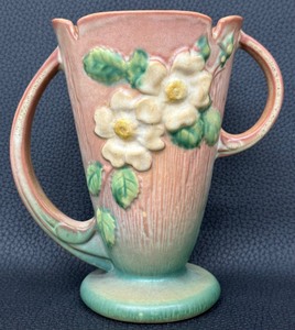 lot 10 image: Vintage Roseville Pottery Green and Terracotta Pink with White Roses and Double Handles - 982.7 Vase