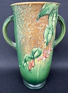 lot 12 image: Vintage Roseville Pottery Fuchsia  Two Handled Large Vase - 900