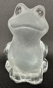 lot 13 image: Vintage Viking Art Glass Frosted Clear Frog Paperweight or Bookend