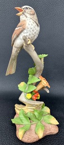 lot 16 image: Edward Marshall Boehm Porcelain Song Sparrow with Trumpet Vine Figurine (400-59) Rare & Limited Edition - Made in U.S.A.