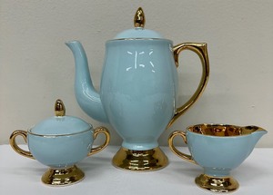 lot 22 image: Lovely Norsk A Flint Egersund Teapot Set - Robin Egg Blue and Gold