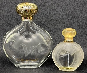 lot 37 image: Two Lalique Perfume Bottles including a Lalique L Air du Temps Perfume Bottle