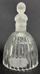 lot 74 image: Vintage Goebel Annual Crystal Glass Bell - First Edition 1978