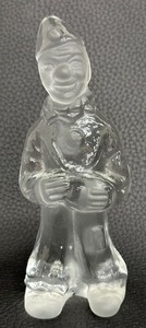 lot 77 image: Vintage Viking Frosted and Clear Clown Statue  Paper Weight