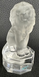 lot 108 image: Goebel Crystal Collection Frosted Lion Figurine - Made in Germany