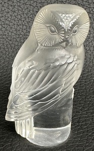 lot 128 image: Vintage Lalique Frosted Owl Figurine - Signed