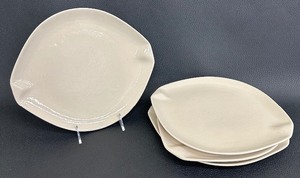 lot 61 image: Roseville Raymor Ben Seibel Design Creme Colored Plates - Set of Four