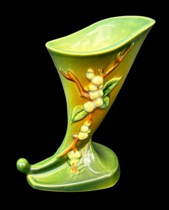 lot 44 image: Roseville Pottery Snowberry Trumpet Vase