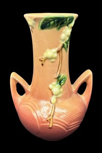 lot 65 image: Vintage Roseville Pottery Snowberry Vase