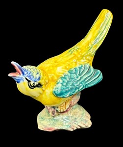 lot 57 image: Stangl Pottery Kentucky Warbler Bird Figurine