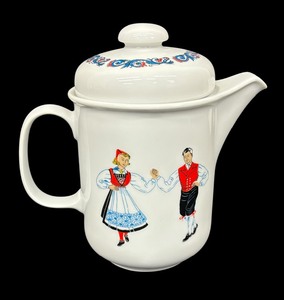 lot 72 image: Erling Krage of Norway Teapot