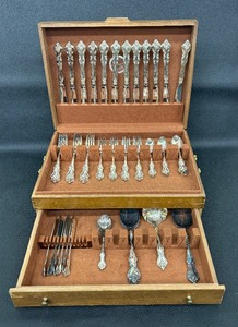 lot 113 image: Vintage International Deep Silver Inlaid Flatware