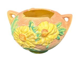 lot 105 image: Vintage Roseville Pottery Peony Bowl