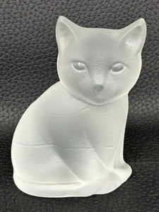 lot 126 image: Frosted Crystal Cat Figurine by Nybro of Sweden