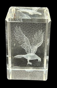 lot 145 image: Crystal Eagle 3-D Paperweight