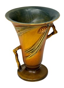 lot 124 image: Vintage Roseville Pottery Pine Cone Vase