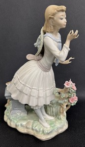 lot 147C image: Vintage Large Lladro Daisa - Exquisite Scent (1977) #1313 - SEE NOTE BELOW