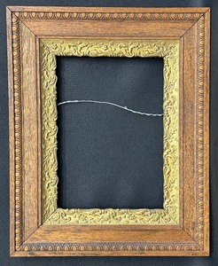 lot 232 image: Antique Decorative Frame