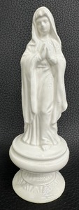 lot 234 image: Vintage Porcelain Statue of the Virgin Mary, Made by Inarco, Japan - E-25C3
