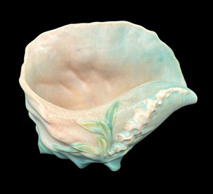 lot 180 image: Vintage Roseville Foxglove Green Shell Pottery