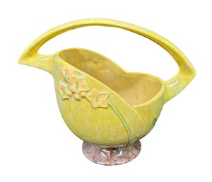 lot 199 image: Vintage Roseville Pottery Wincraft Basket