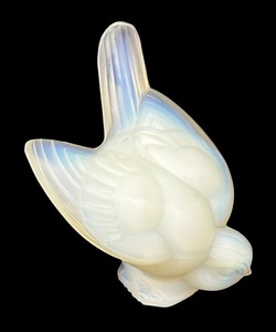 lot 187 image: Sabino Opalescent Bird Figurine