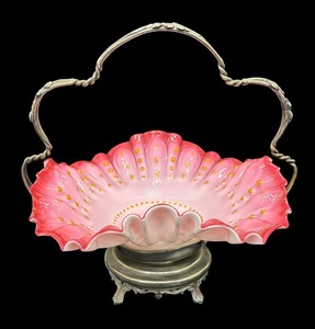 lot 209 image: Lovely Vintage Brides Basket
