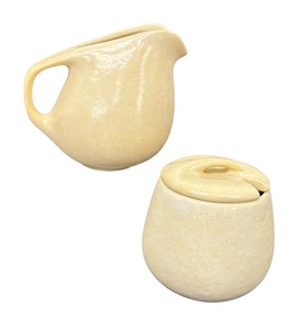 lot 210 image: Vintage Roseville Pottery Raymour Collection Creamer Pitcher and Covered Sugar Dish