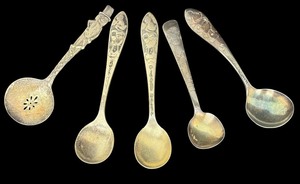 lot 216 image: Vintage Mickey Mouse, Planters Peanuts and Campbells Soup Collectors Spoons