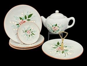 lot 219 image: Vintage Stangl Bella Rose Dinner Plates, Tidbit Tray, Teapot and More