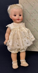 lot 227 image: Vintage Madame Alexander Little Mary Sunshine Doll