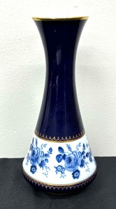 lot 243 image: Echt Cobalt Vase by Royal KPM of Germany