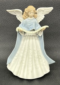 lot 235 image: Angelic Tree Topper by Lladro