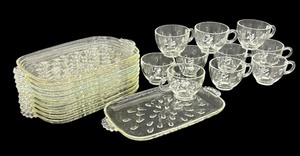 lot 248 image: Ten Vintage Hazel Atlas Teardrop Snack Plates with Cups