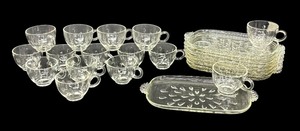 lot 231 image: Vintage Hazel Atlas Teardrop Snack Plates and Cups