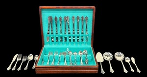 lot 246 image: Silver Plated Supreme Cutlery Flatware by Towle