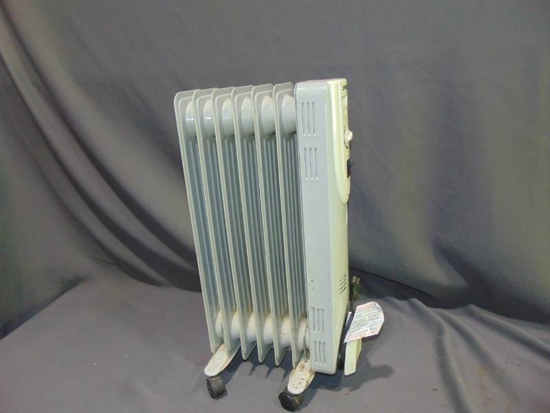 lot 61 image: Electric Radiator Heater