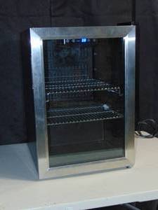 lot 10 image: EdgeStar 17 in. 80 (12 oz.) Can Extreme Cool Beverage Cooler bwc91ss