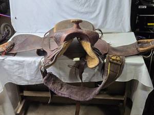 lot 3 image: Vintage Hereford Brand Leather Western Saddle - Hereford Brand Tex Tan Yoakum, TX