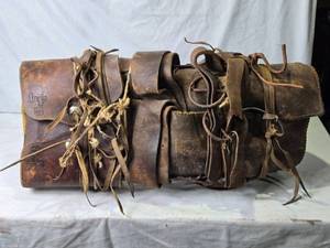 lot 4 image: Vintage Leather Western Saddle with Rawhide and Wool Liner