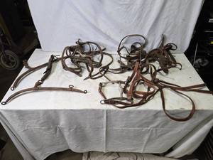 lot 10 image: Collection of Vintage Leather Horse Tack and Harness Equipment