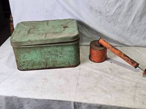 lot 28 image: Vintage Hudson Sprayer and Green Metal Storage Tin
