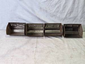 lot 29 image: Set of 4 Grain Leg Scoops - Great for DIY Planters