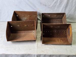 lot 30 image: Set of 4 Grain Leg Scoops - Great for DIY Planters