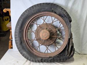 lot 33 image: Vintage Roughly 1930s Steel Wheel with Bad Tire