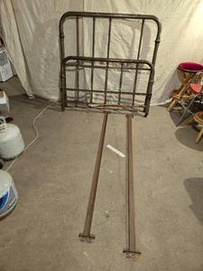 lot 98 image: Brass Metal Bed Frame Parts with Headboard and Footboard - Frame doesnt match the Head and Foot Boards
