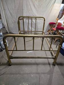 lot 99 image: Vintage Brass Bed Frame 53 x 78 12