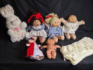 lot 108 image: Cabbage Patch Dolls and  Plush Bunny Rabbit