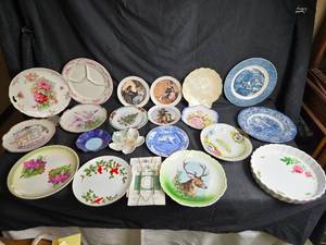 lot 109 image: Collection of Vintage Decorative Plates