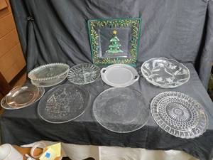 lot 114 image: Glass Serving Plates and Decorative Platter